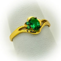 Anillo de Oro con Piedras de color Verde