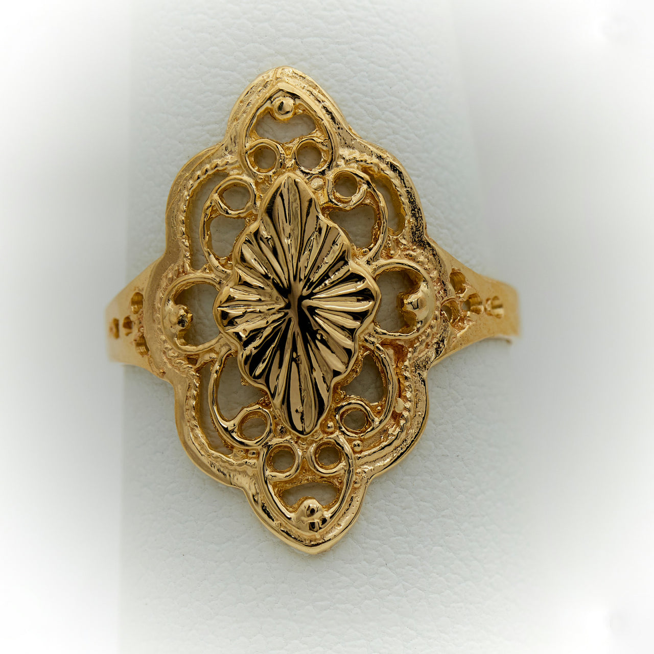Anillo de Oro 10k o 14k para Mujer, Estilo Almendra Calada