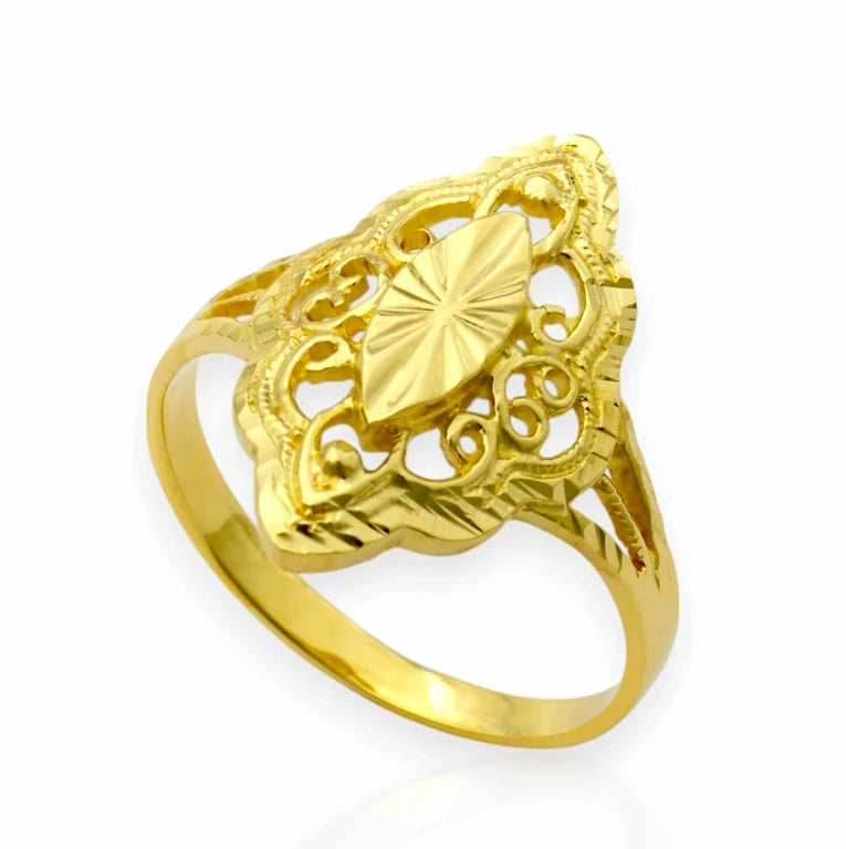Es un Hermoso anillo con diseño antique, para mujeres que le gusta lucir el ayer
