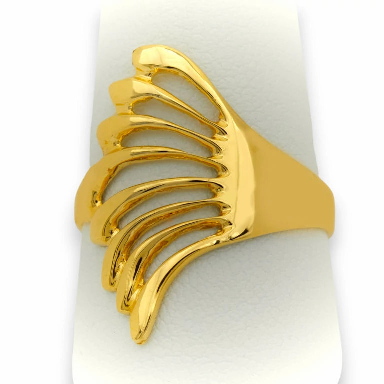 Anillo con diseño de concha abierta en oro