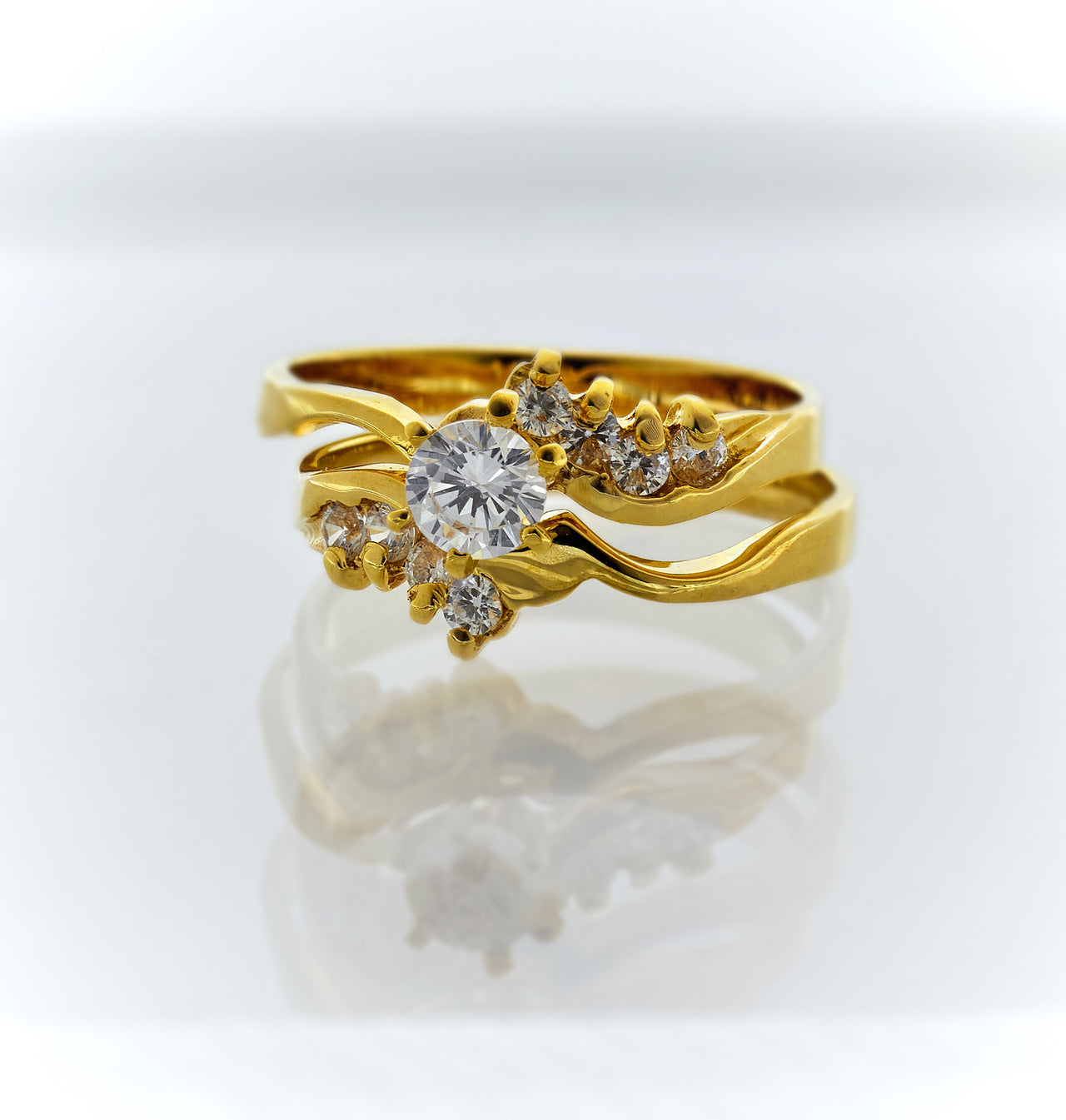 Anillos de Compromiso para Mejeres en Oro 10k, Entrelazados.