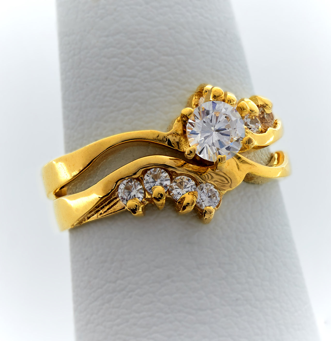 Anillos de Compromiso para Mejeres en Oro 10k, Entrelazados.