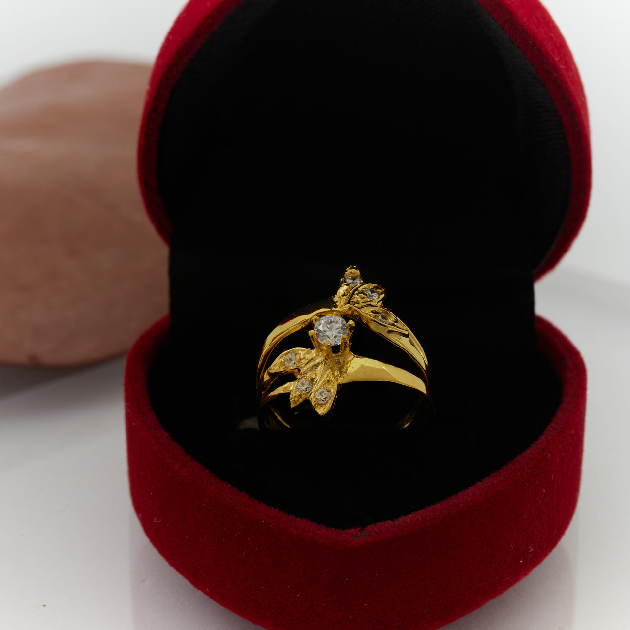 Anillo de compromiso de oro Mariposa 3