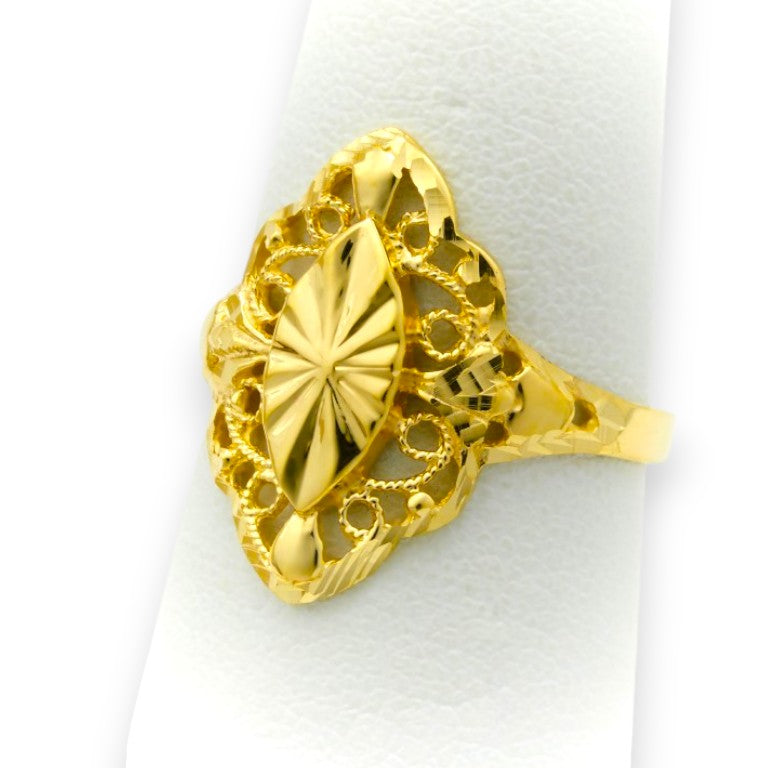 Anillo antiguo con estilo art deco, es un anillo apilable con otros anillos que afirmen el esilo antique