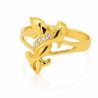 Vista lateral de anillo de delfines en oro amarillo 10k o 14k con circonias engastadas