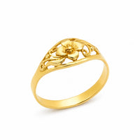 Anillo femenino de oro con estilo antique floral y delicados cortes calados.