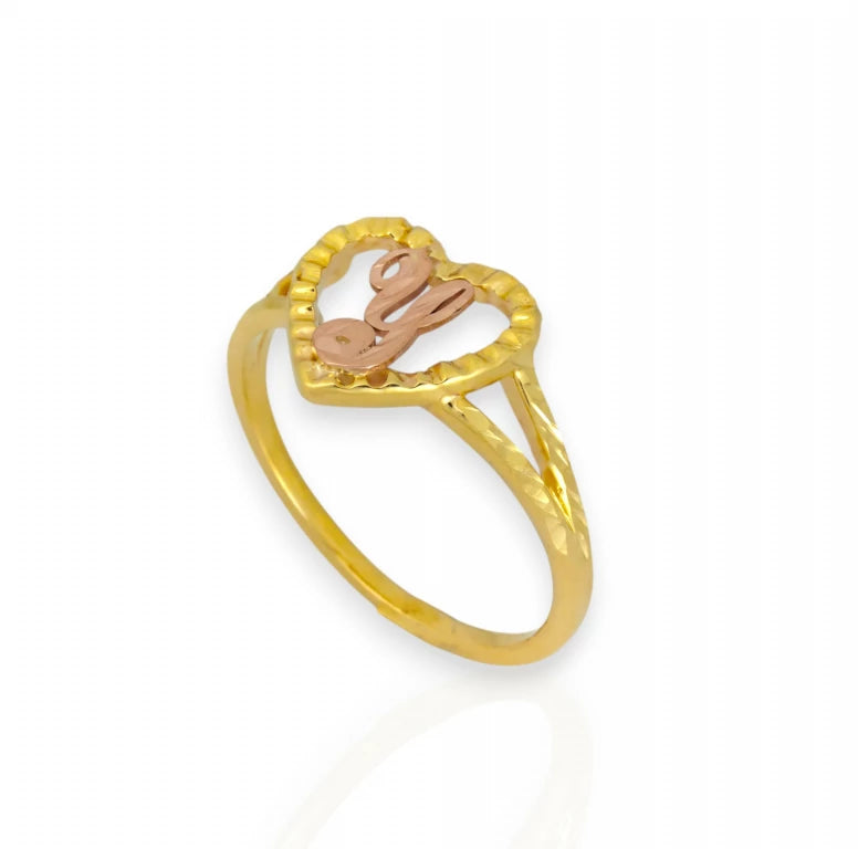 anillo de oro en forma de corazon con letra inicial personalizada