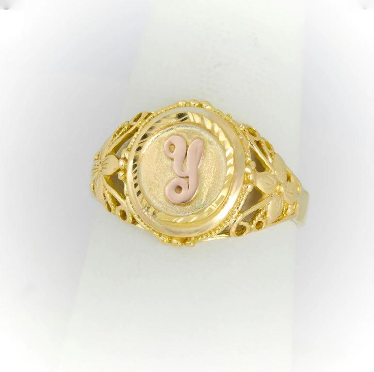 anillo con inicial personalizable