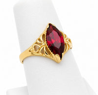 Anillo marquesa de oro amarillo para mujer con piedra de circonia roja y acabado altamente pulido.