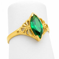 Anillo marquesa solitario de oro para mujer con piedra de circonia verde y elegante diseño calado.