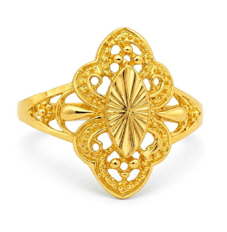 Vista frontal de anillo de oro estilo antiguo con bolitas, centro en forma de almendra y detalles calados.