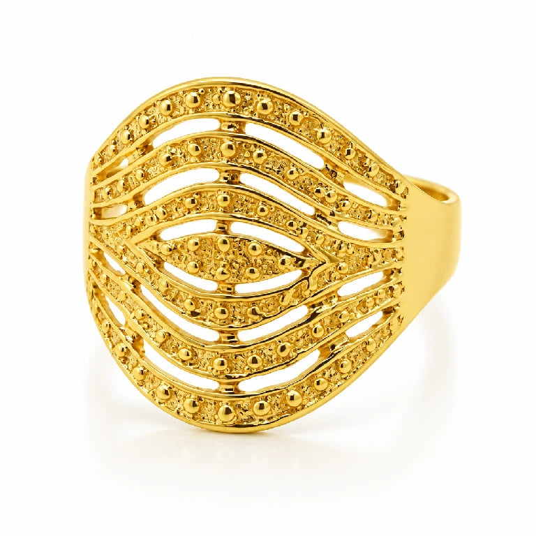 Vista frontal de anillo estilo semanario en oro amarillo con textura satinada y acabado elegante.