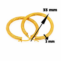 Argollas de oro 10k satinadas de 33 mm con diseño trenzado y textura brillante.