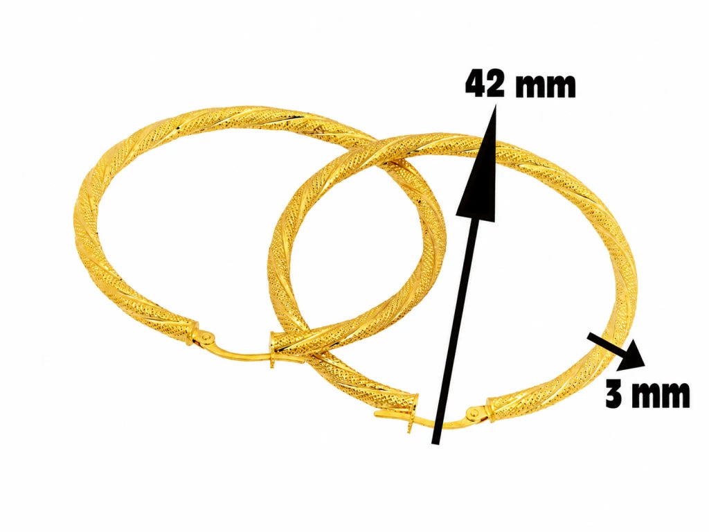 Argollas de oro 10k satinadas de 42 mm con textura torcida y acabado brillante.
