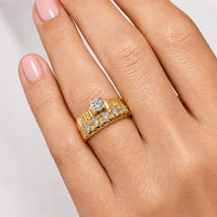 Anillo solitario y banda de compromiso en oro amarillo con circonias brillantes, estilo antiguo y acabado pulido para mujer.