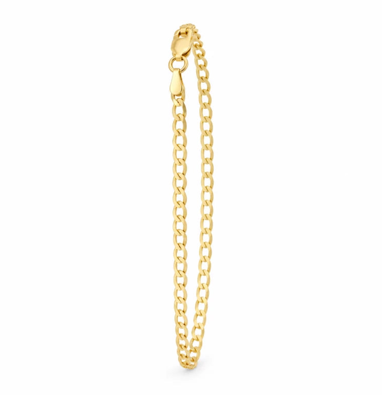 Pulsera de oro para mujer con eslabones de bordillo cubano y cierre de langosta sobre fondo blanco.