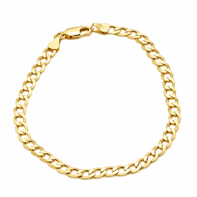 Pulsera cubana de oro para mujer con eslabones sólidos y acabado brillante sobre fondo blanco.