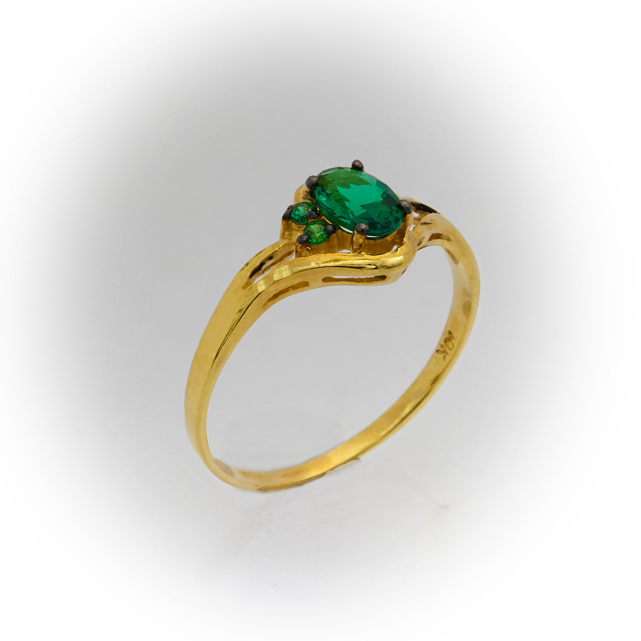 Anillo con piedra Verde