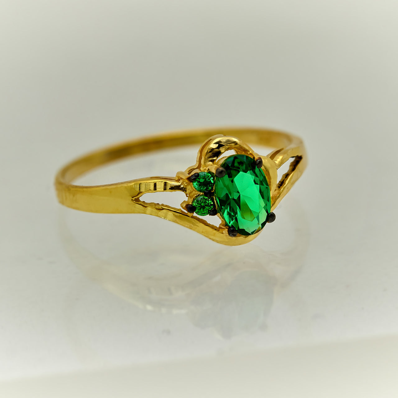 Anillo con Piedras de Oro 10k Para Niñas  o para Mujeres