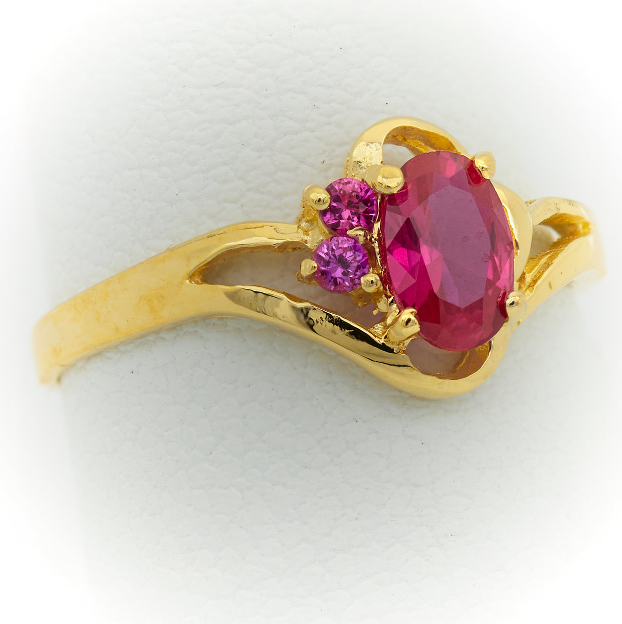 Anillo con Piedra Roja